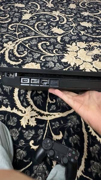 ps4 slim 500gb in very good condition 2