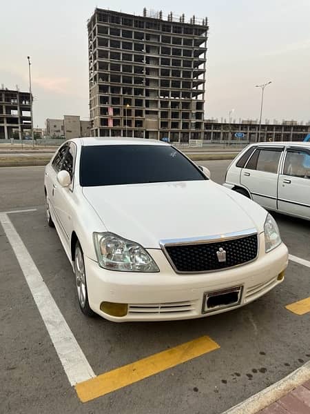 Toyota Crown royal saloon 2