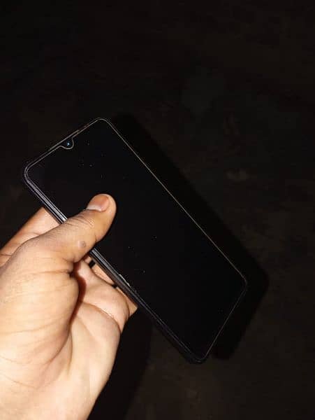 Vivo y33s 8+4 128 pta blocked only ufone SIM working,phone + chager 5