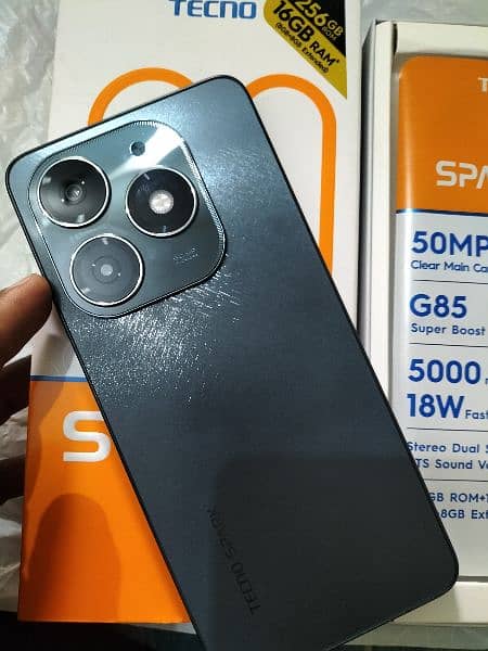 spark 20Ful box 8gb 256gb only cal O3O669IO563 location Jaranwala city 0