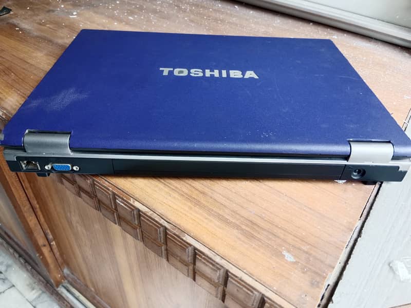 TOSHIBA LAPTOP GOOD WORKING CONDITION 7