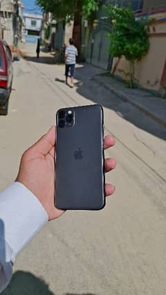 iphone 11 pro max 64gb condition 10 8 0