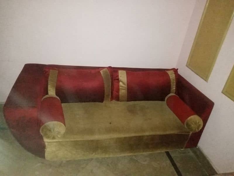 3 Seater Sofa For Sale in Good Cindition with Pillows 1