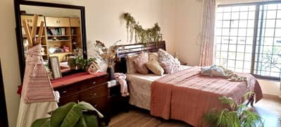 Bed / bed set / dressing table / double bed / home furniture