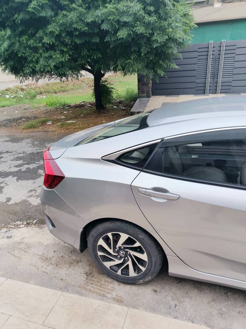 Honda Civic Oriel 1.8 i-VTEC CVT 2018 4