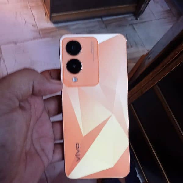 vivo y 17s condition 10 by 10  6 + 6 128gb only mobile and charger 7