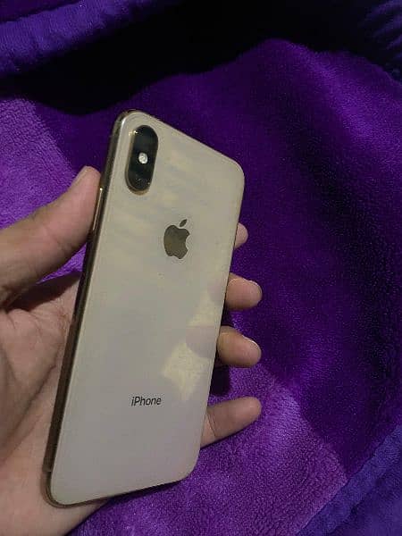 iphone xs for sell condition 10 by 10 bettery healthy 79% GB 64 2