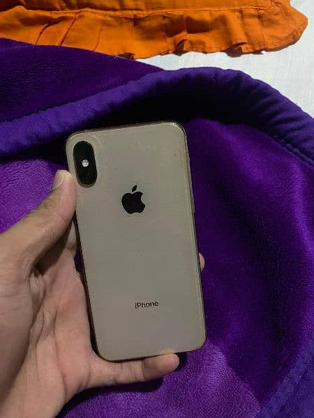 iphone xs for sell condition 10 by 10 bettery healthy 79% GB 64 3