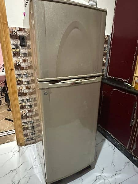 Dawlance Medium Size Fridge 3