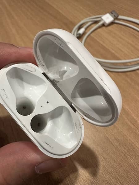 Apple Airpods 2nd Generation 1