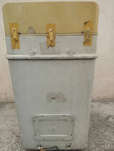 washing machine in working condition 4