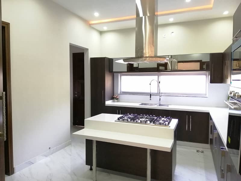 A BEAUTIFUL 1 KANAL LOWER PORTION FOR RENT IN JANIPER BLOCK SECTOR C BAHRIA TOWN LAHORE 9