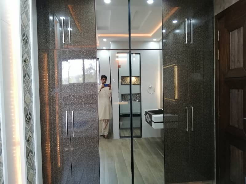 A BEAUTIFUL 1 KANAL LOWER PORTION FOR RENT IN JANIPER BLOCK SECTOR C BAHRIA TOWN LAHORE 18