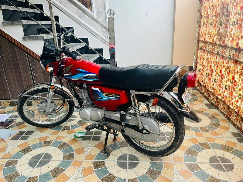 honda 125 2023 - 24 model with golden number 0