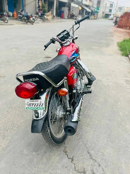 honda 125 2023 - 24 model with golden number 2