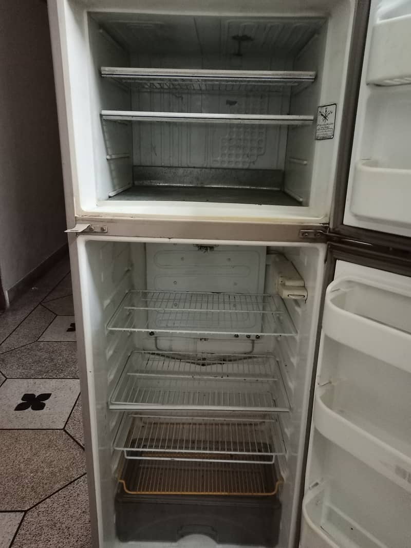 Dawnlance refrigerator in Geniun condition mint condition 1