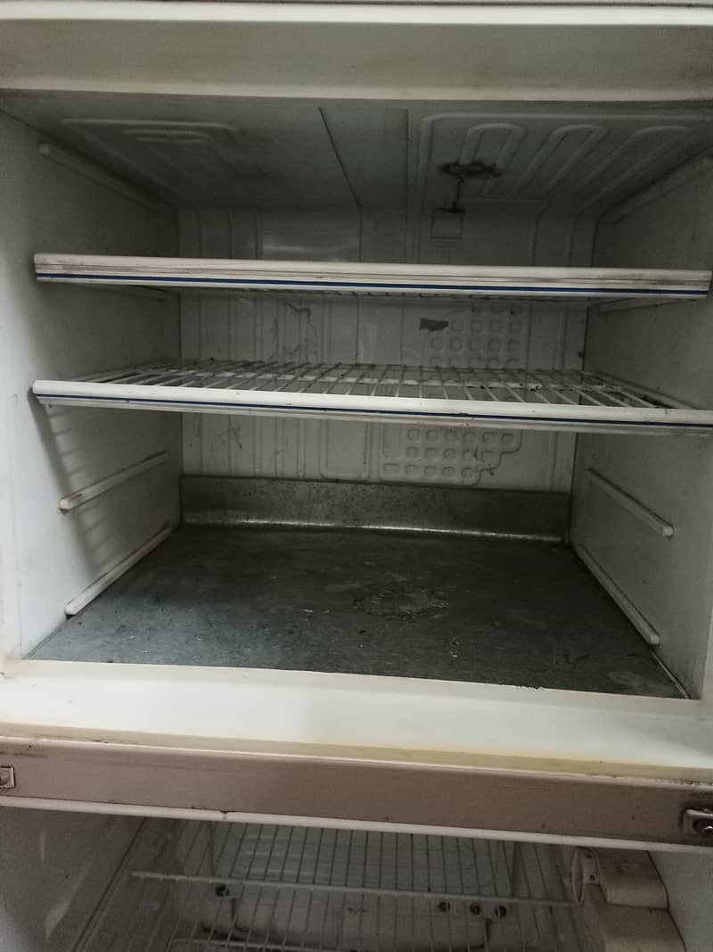 Dawnlance refrigerator in Geniun condition mint condition 2