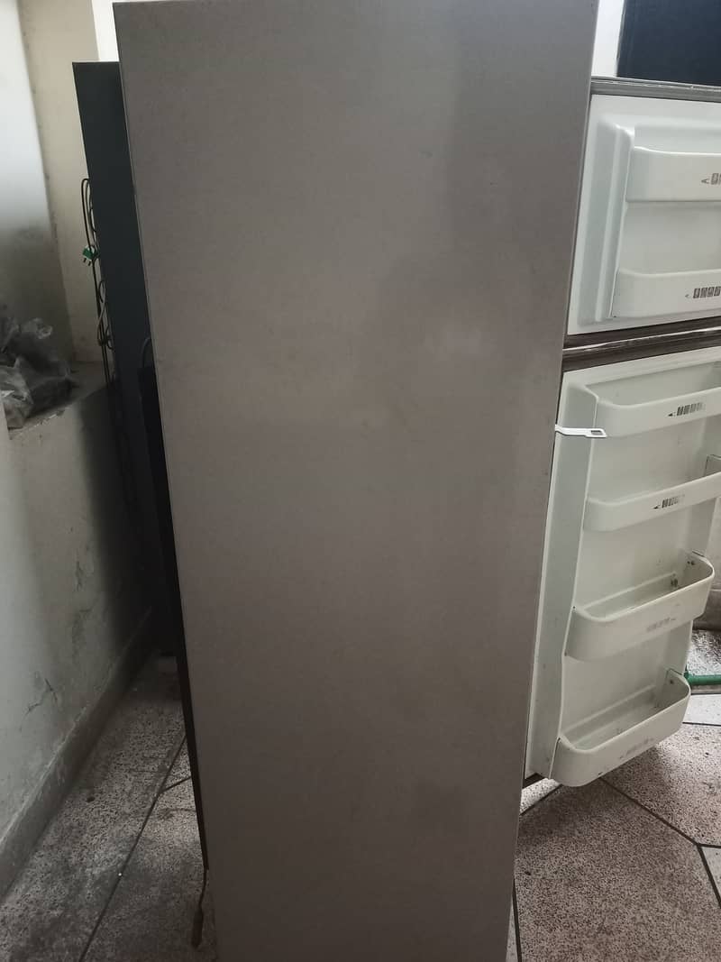 Dawnlance refrigerator in Geniun condition mint condition 4