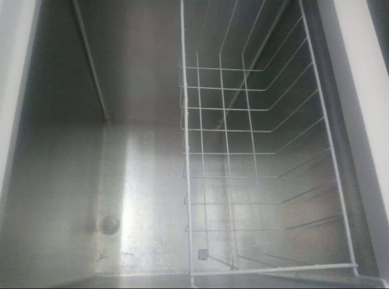 Haier freezer Model HDF-325ES 2