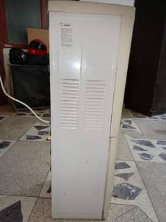 water dispenser is available for sale in good working condition