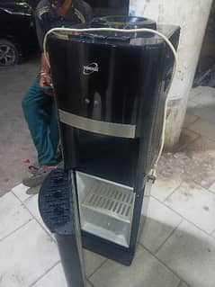 good condition water dispenser like new for sale