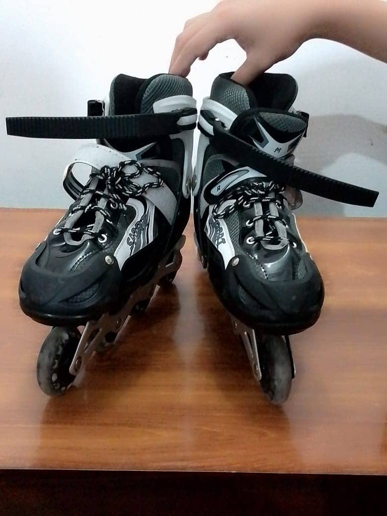 WHEEL /SCATING SHOES, BRAND NEW EXCELLENT CINDITION 1