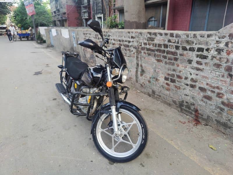 Suzuki GS 150SE 3