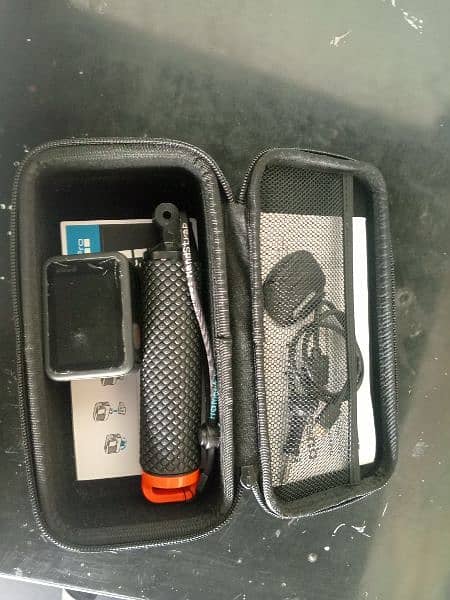 hi I'm selling GoPro hero 10 barely used it is in mint condition 4