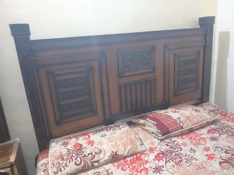 Bed / Double bed/ for sale/King size large bed 2