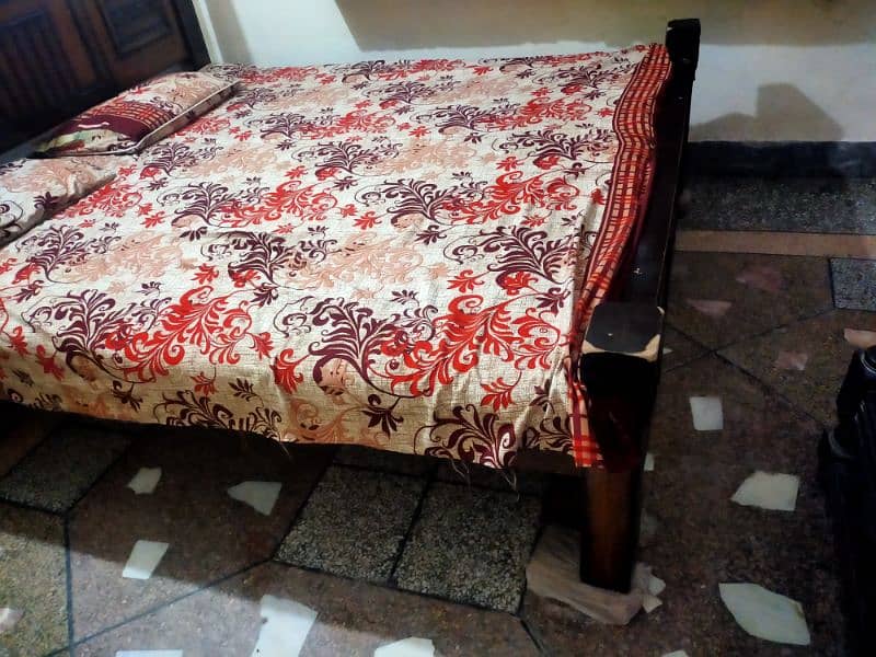 Bed / Double bed/ for sale/King size large bed 3