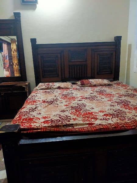 Bed / Double bed/ for sale/King size large bed 8