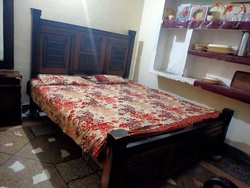 Bed / Double bed/ for sale/King size large bed 9