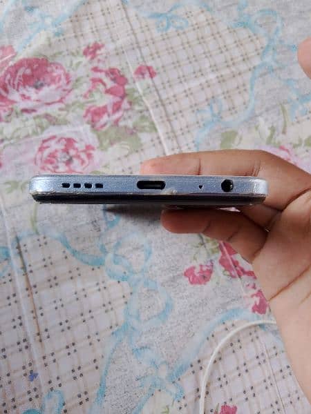 Vivo y21 4/64 achi condition mein hy 2