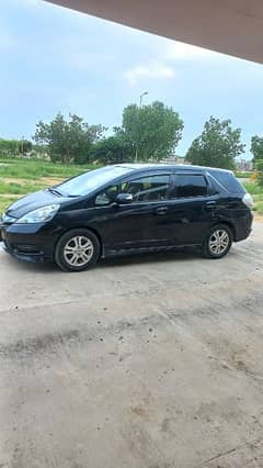 Honda Fit  Shuttle 2012 better toyota vitz 0