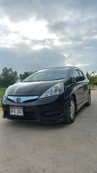 Honda Fit  Shuttle 2012 better toyota vitz 15