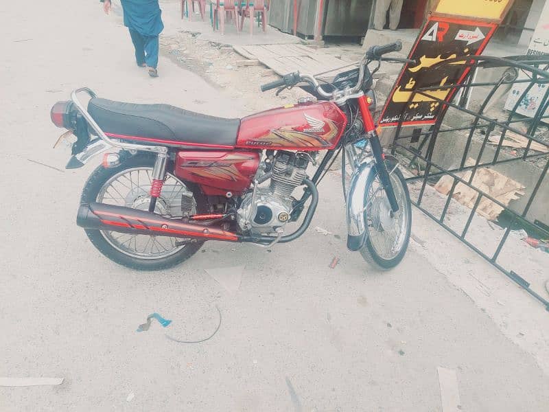 HONDA 125 21 MODEL LIKE NEW. 4