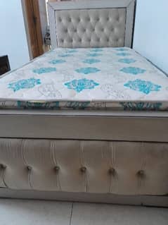 Single bed ( Without mattress)