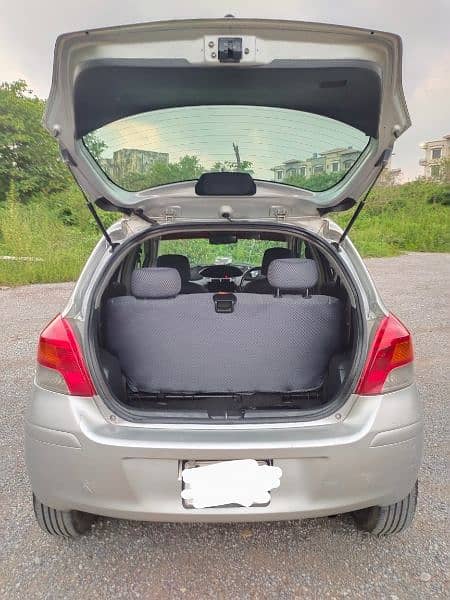 Toyota Vitz F1.0 Model 2009 reg 2013 Lahore number 7