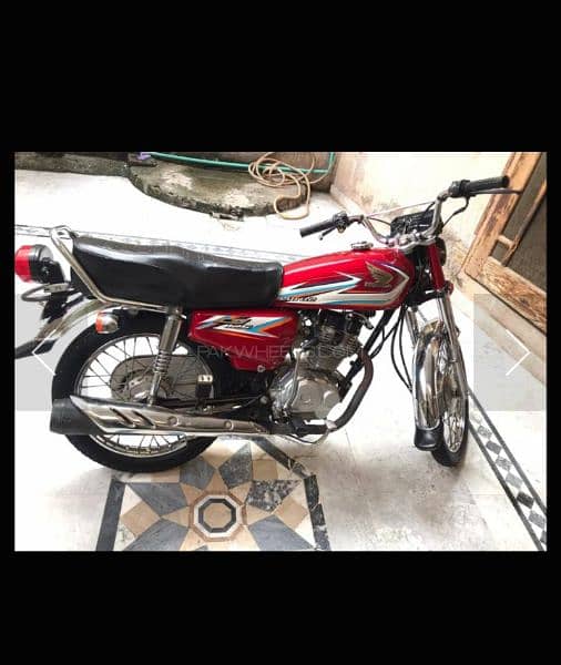 Honda 125 2016 model laah condition contact on WhatsApp 032278453339 0