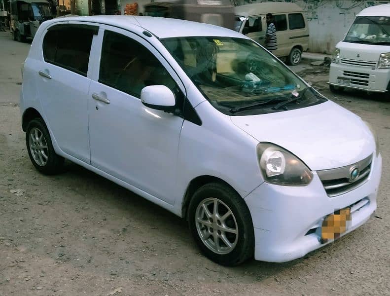 Daihatsu Mira 2011 2