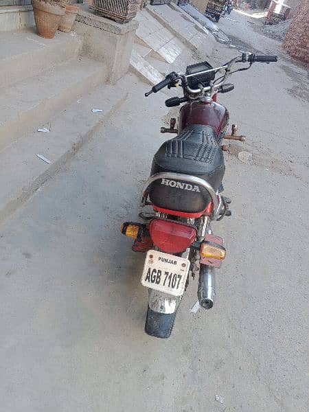 2021 modal bike good condition call and WhatsApp number 03061065266 0