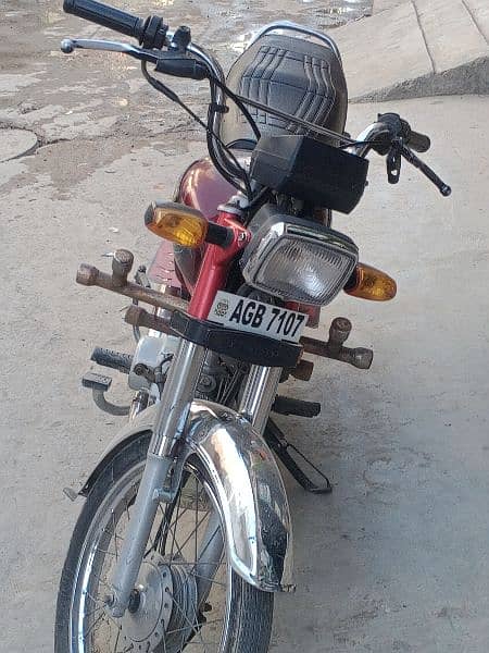 2021 modal bike good condition call and WhatsApp number 03061065266 2