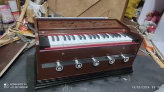 indain set Harmonium