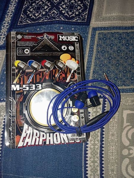 realme and M-533 new Earphones 2