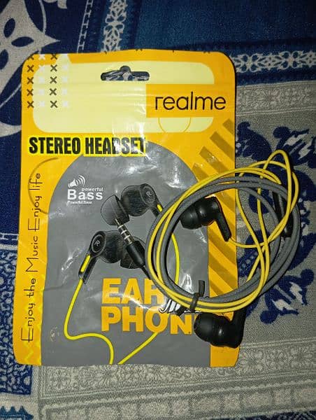 realme and M-533 new Earphones 3