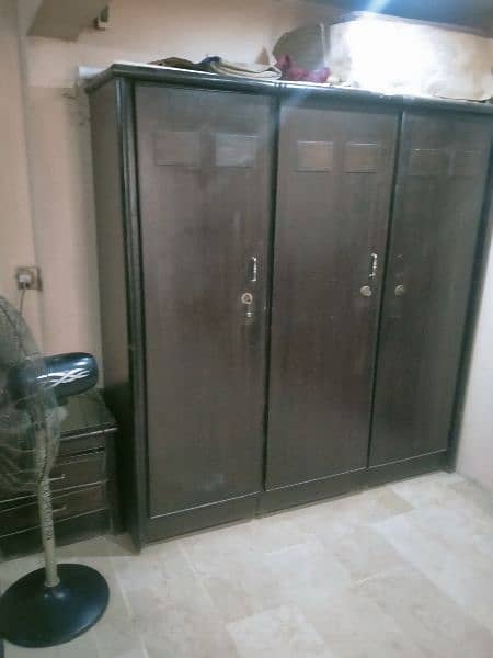 complete bedroom set available used urgent sales 1