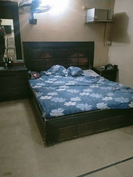 complete bedroom set available used urgent sales 2