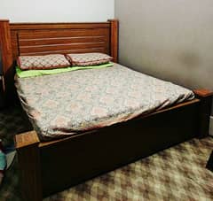 Bed Queen size