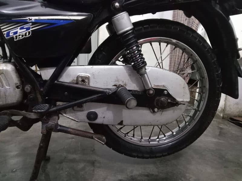 Suzuki gs 150cc condition full okay new tyer 4