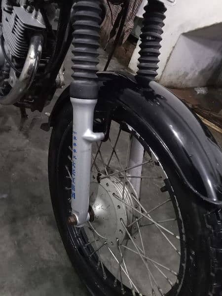 Suzuki gs 150cc condition full okay new tyer 9